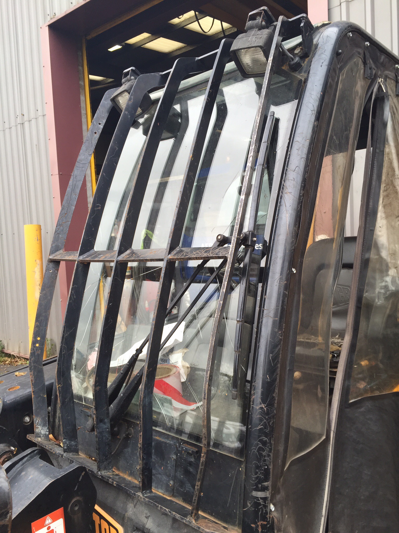 JCB Front & Rear Screen Devon Windscreens